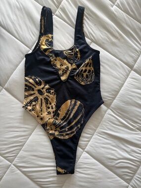 Black Shell Print One Piece Swimsuit Size Small High Cut